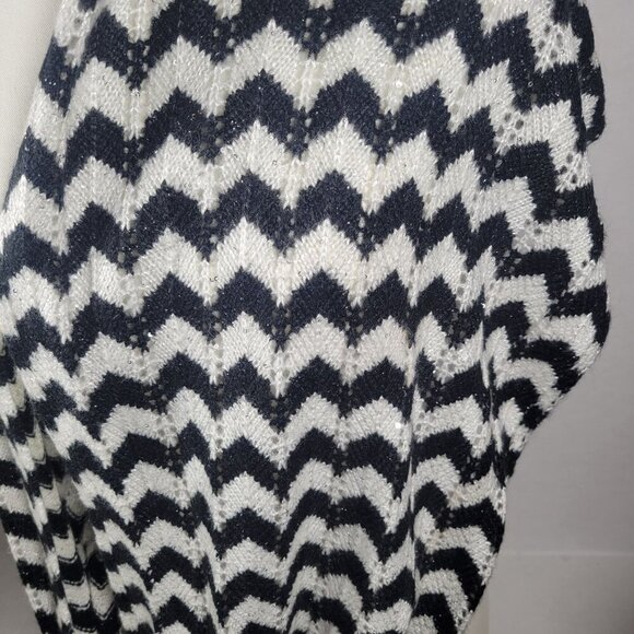 Calvin Klein Woman Chevron Pattern Sequined Black & White Knit Infinity Scarf - Picture 6 of 8